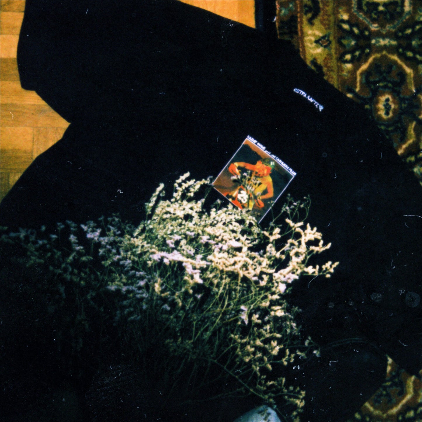 Cashmere | Jones (Black t-shirt)