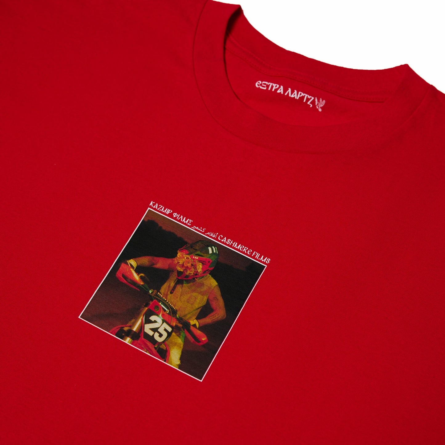 Cashmere | Jones (Red t-shirt)